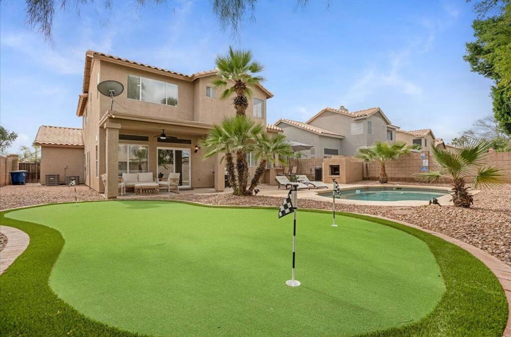 Val Vista Lakes House | Relaxing Family Oasis w/Heated Pool, Putting Green