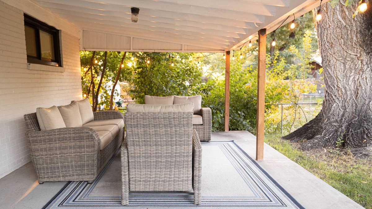 Southeast House | Relaxing Family Retreat: 4BR, King Bed, Fire Pit