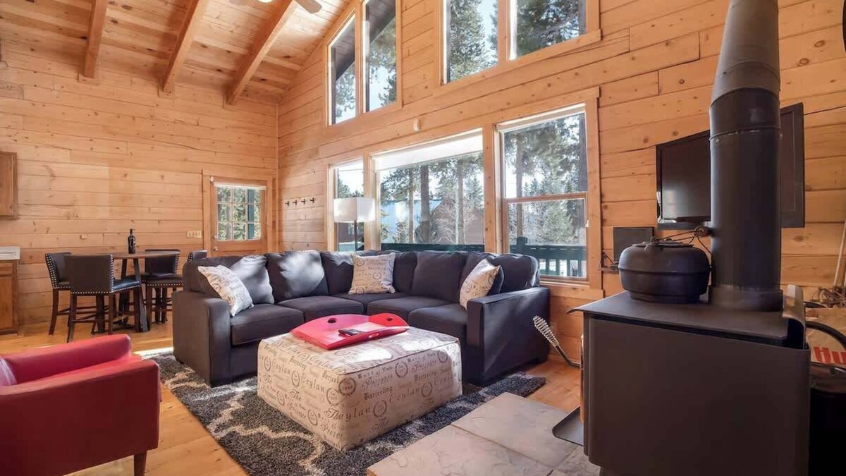 Breckenridge Cabin | Relaxing Forest Retreat with a Private Hot Tub