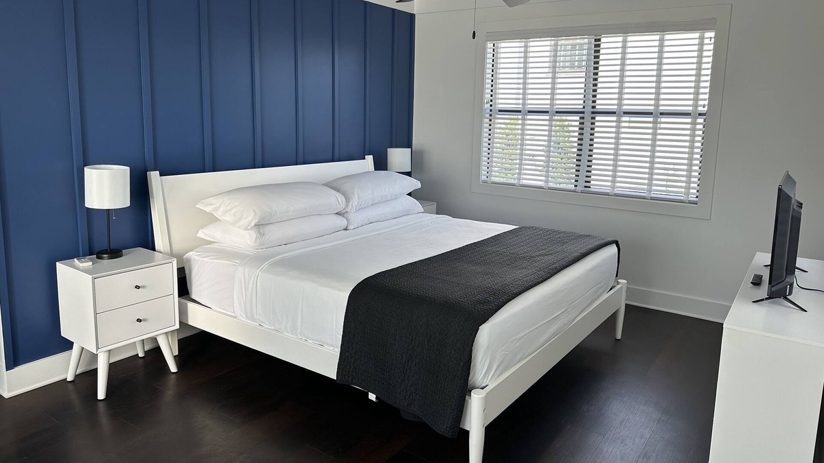 Lake Alfred Cottage | Relaxing Getaway on the Lake at Adams Estate