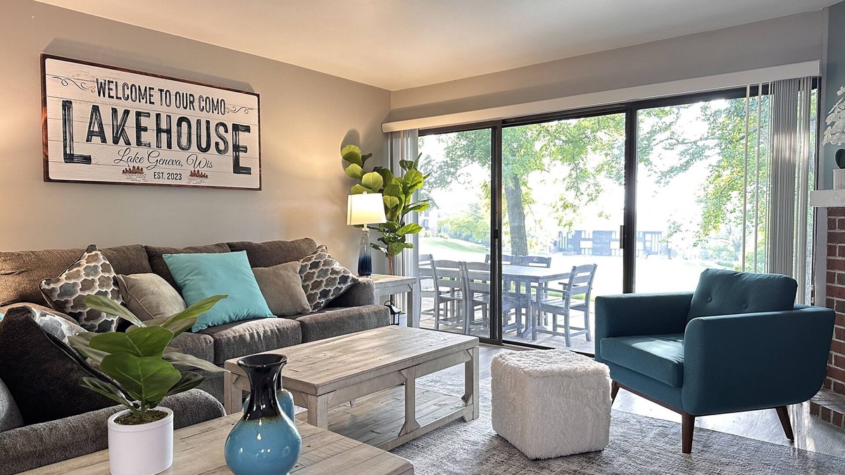 Lake Geneva Condo | Relaxing Getaway/StepsToLake/Pool/Tennis near DT Lake Geneva