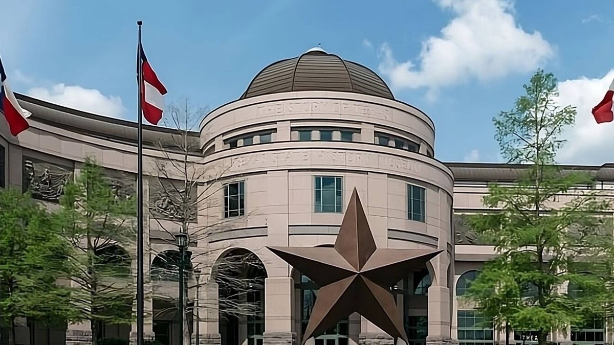 Austin Hotel | Relaxing Getaway! Swimming Pool, FREE Parking, Near LBJ Presidential Library!