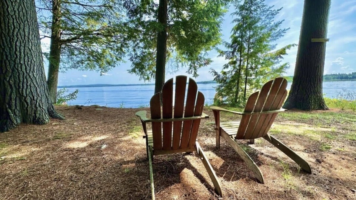 Belgrade Cabin | Relaxing Great Pond Getaway!