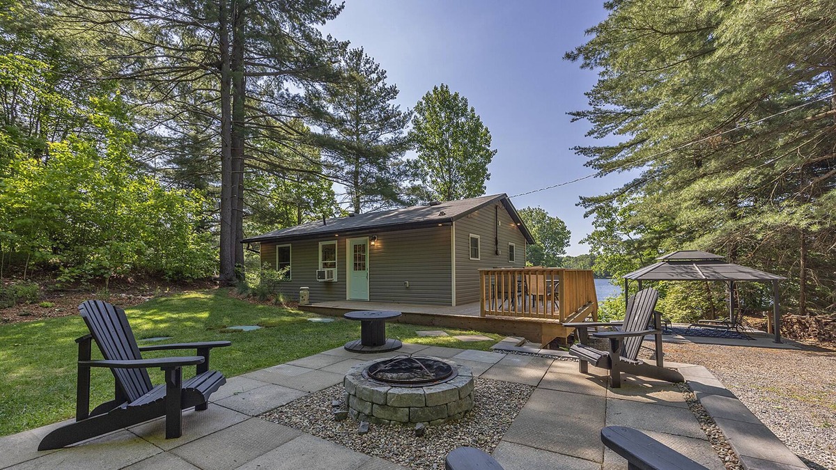 Seeleys Bay Cottage | Relaxing Hidden Bay Cottage just 5 minutes from Seeleys Bay on the Rideau Canal