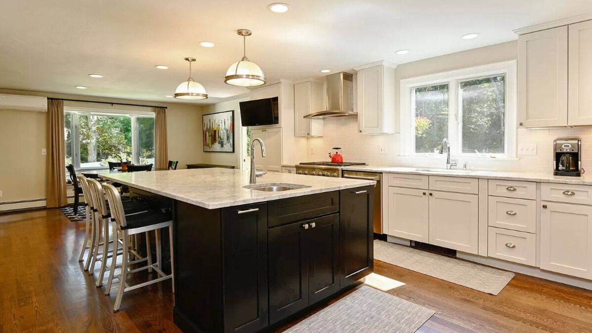 Waquoit Village House | Relaxing home close to the beach