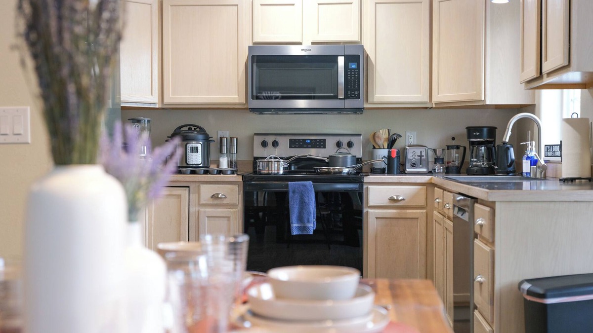 Huffman - O' Malley House | Relaxing home w/king suite in South Anchorage!