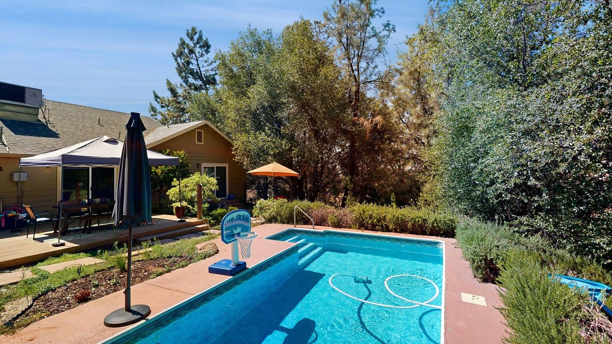 Copperopolis House | Relaxing home with pool, firepit and board games