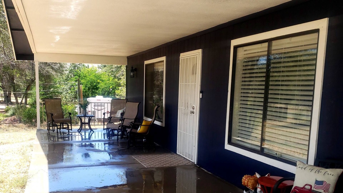 Williamson House | Relaxing House with Porch
