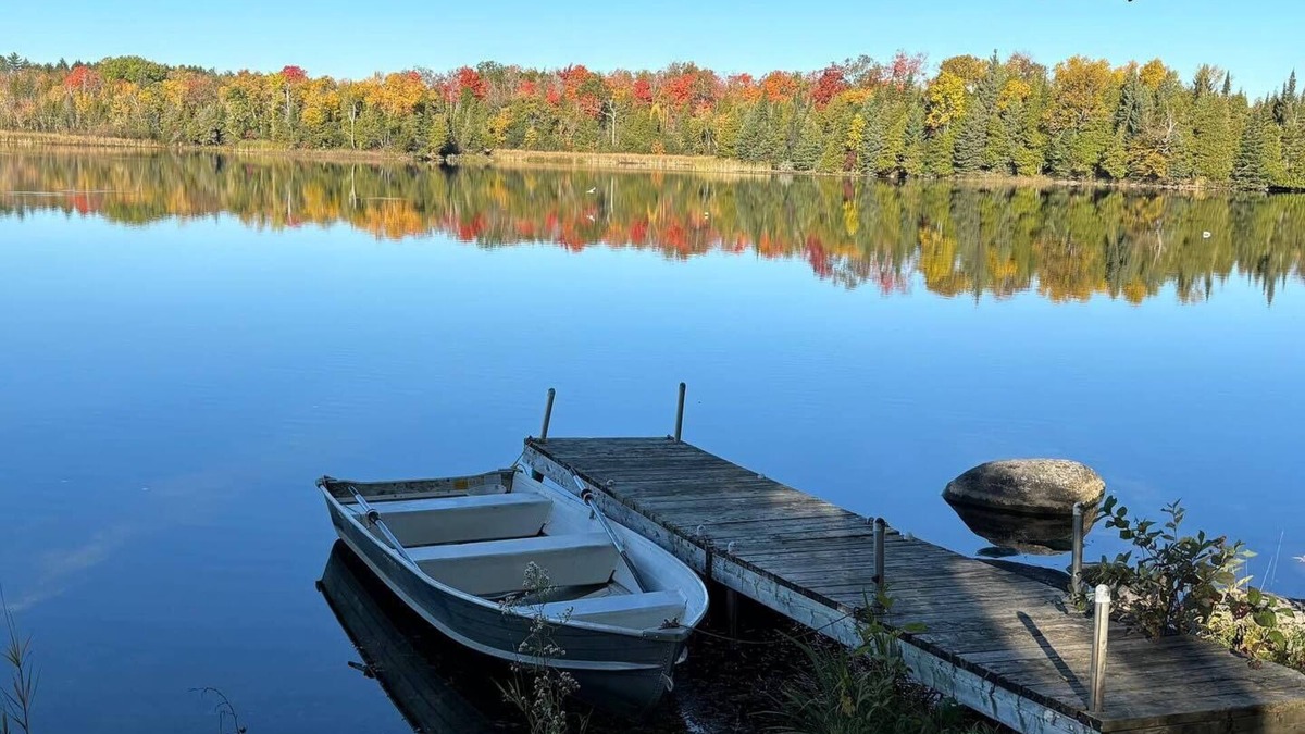 Youngs Point Cottage | Relaxing Hush Puppy Cottage Retreat at the Lake Edge Cottages!