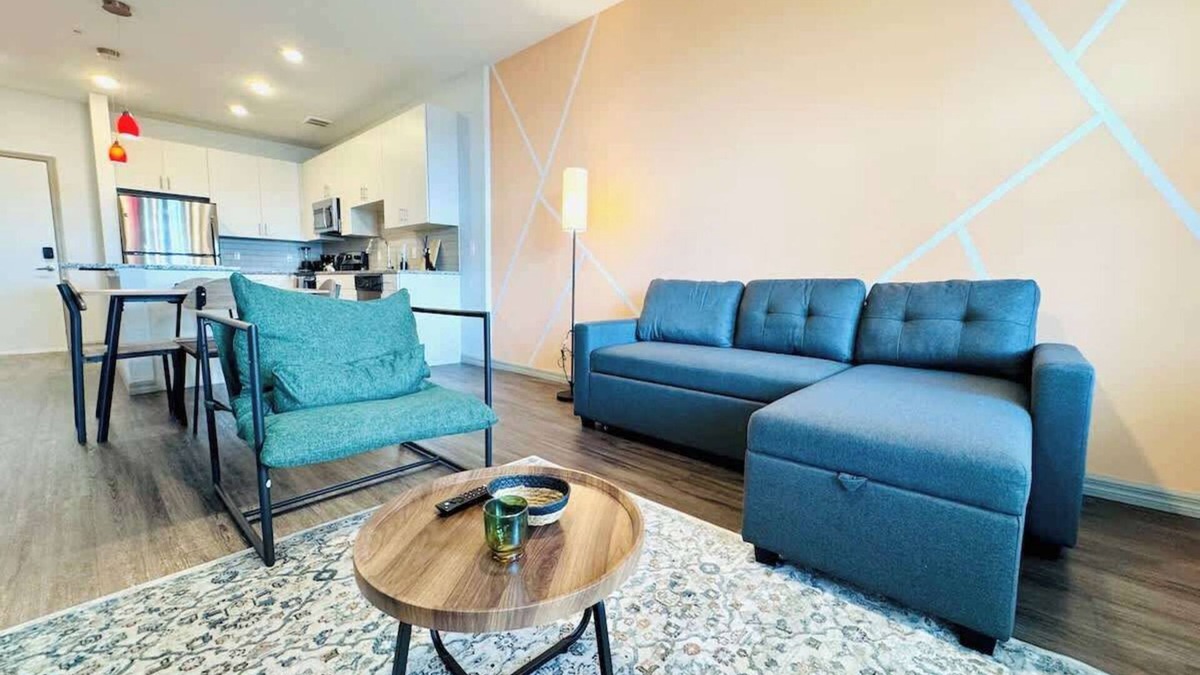 Kissimmee Apartment | Relaxing King Bed, Pets Welcome, 15 Min to Parks