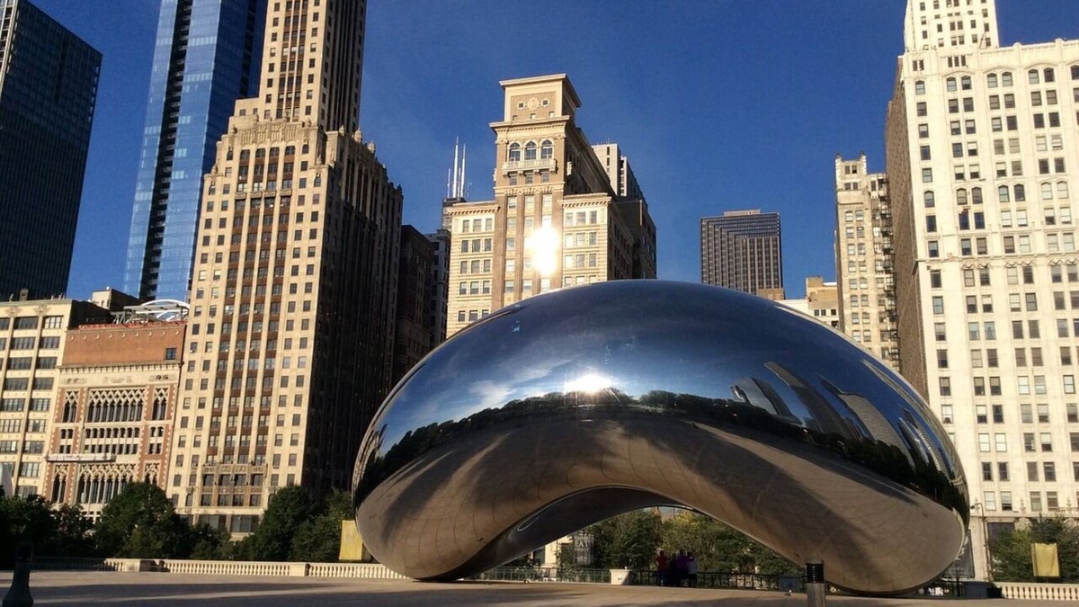 Near North Side Hotel | Relaxing King Stay! Pet-friendly Property w/Gym | Steps to Chicago Riverwalk!