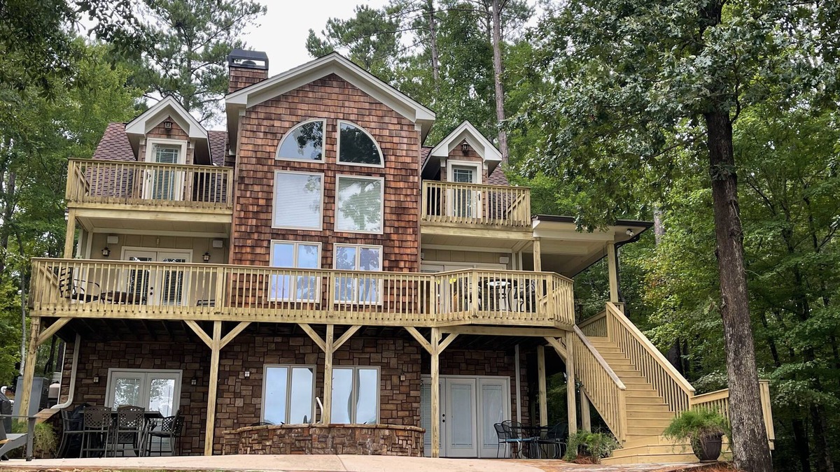 Milledgeville Cabin | Relaxing Lake Front House/Hot Tub