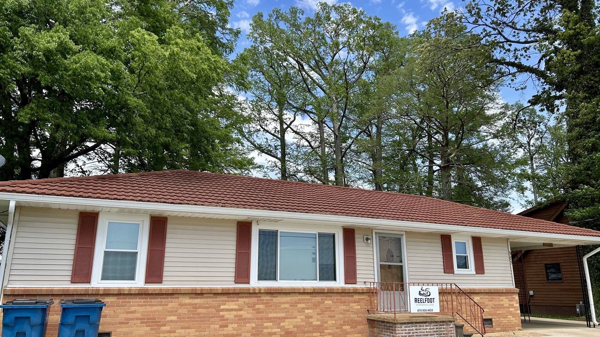 Wynnburg Cabin | Relaxing, Lakefront & Roomy Great for fishing, duck hunting, & family gatherings