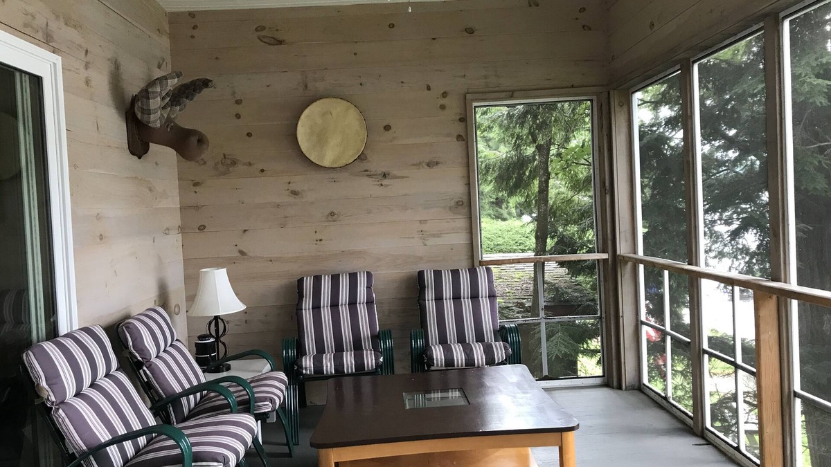Shutesbury House | Relaxing Lakehouse on Lake Wyola