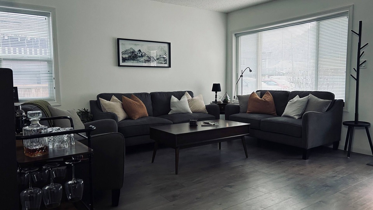 Lillooet House | Relaxing Mountain Getaway with Private Hot Tub