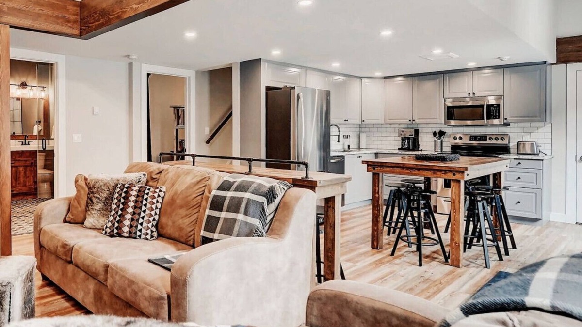 Canmore Villa | Relaxing Mountain Retreat, Pool, and Hot Tub