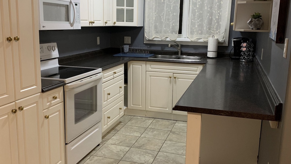 Belleville Apartment | Relaxing Oasis in the Heart of Belleville