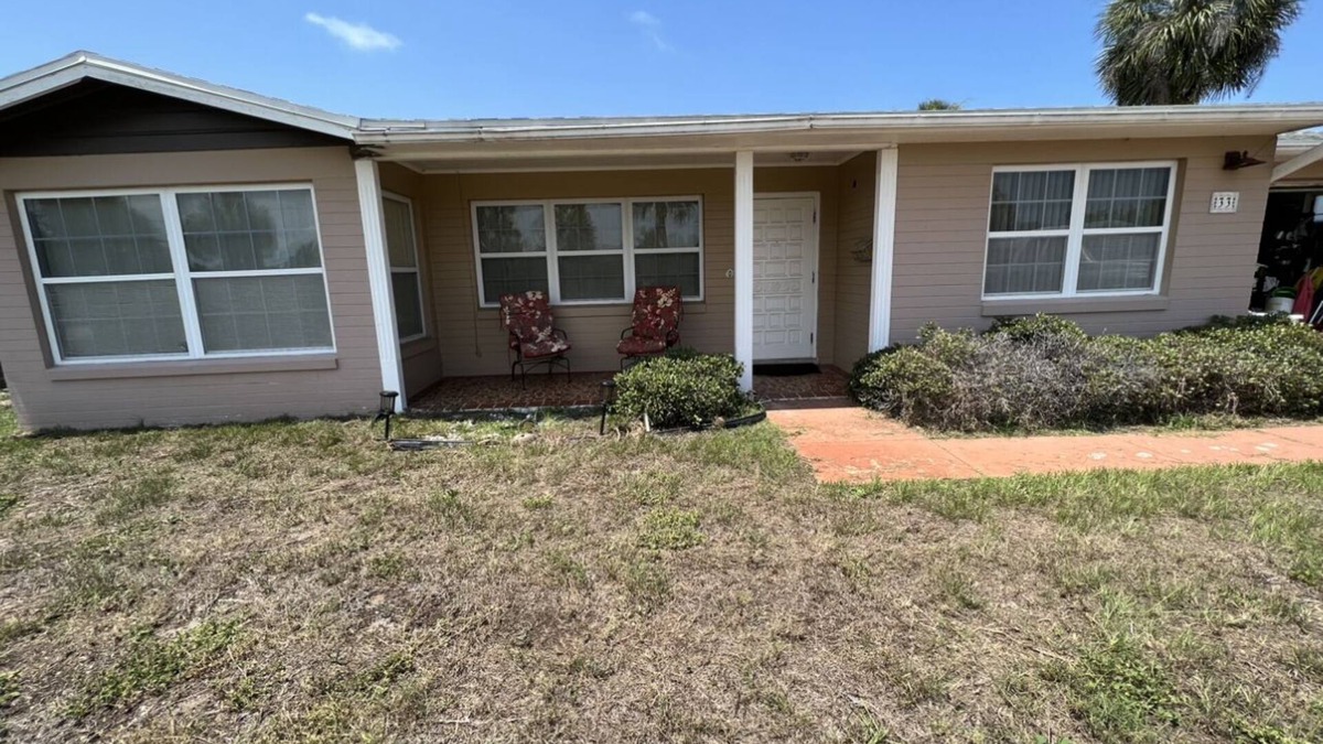 Ormond Shores Estates House | Relaxing Ormond Beach House and Indoor Fireplace 5 minutes to the beach!