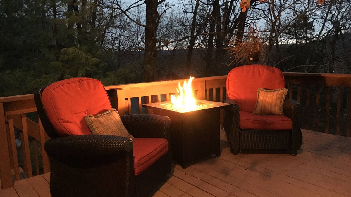 Kimberling City Cabin | Relaxing Outdoor And Cozy Living Near The Lake.