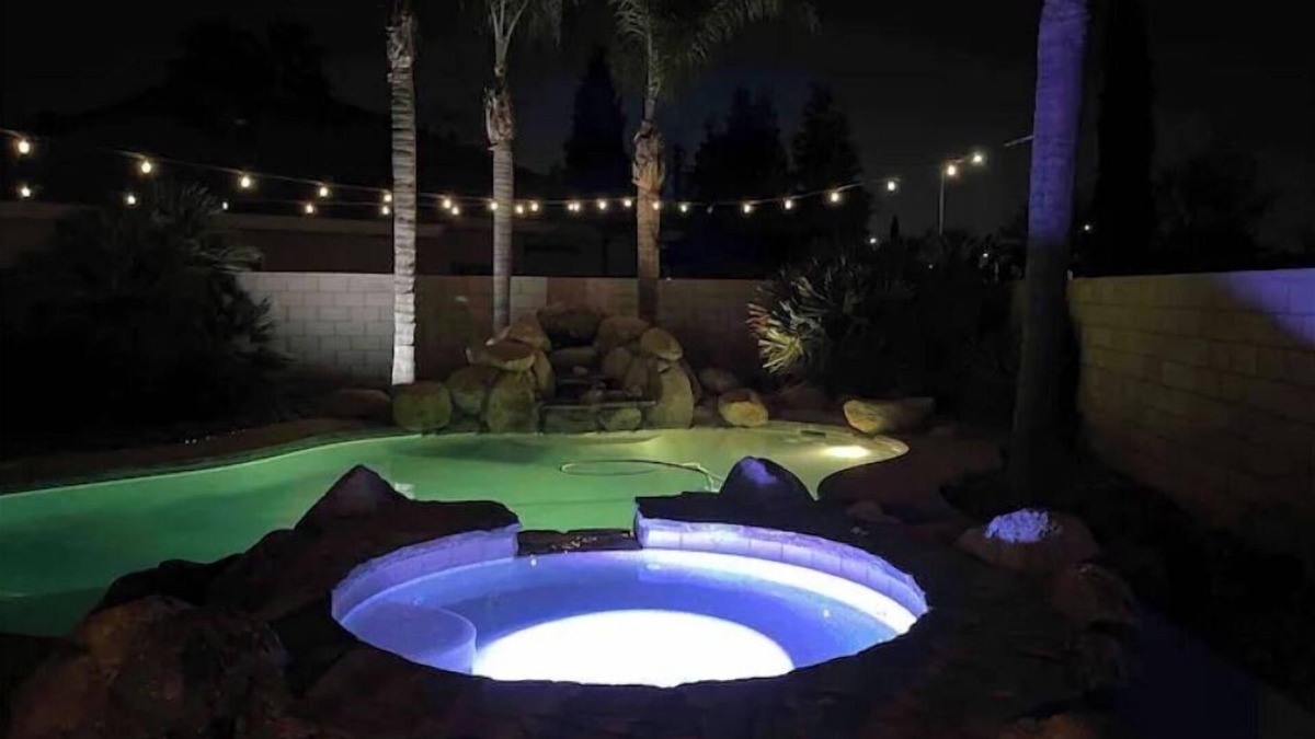 Rosedale House | Relaxing Pool and Spa Beautiful NW Bakersfield