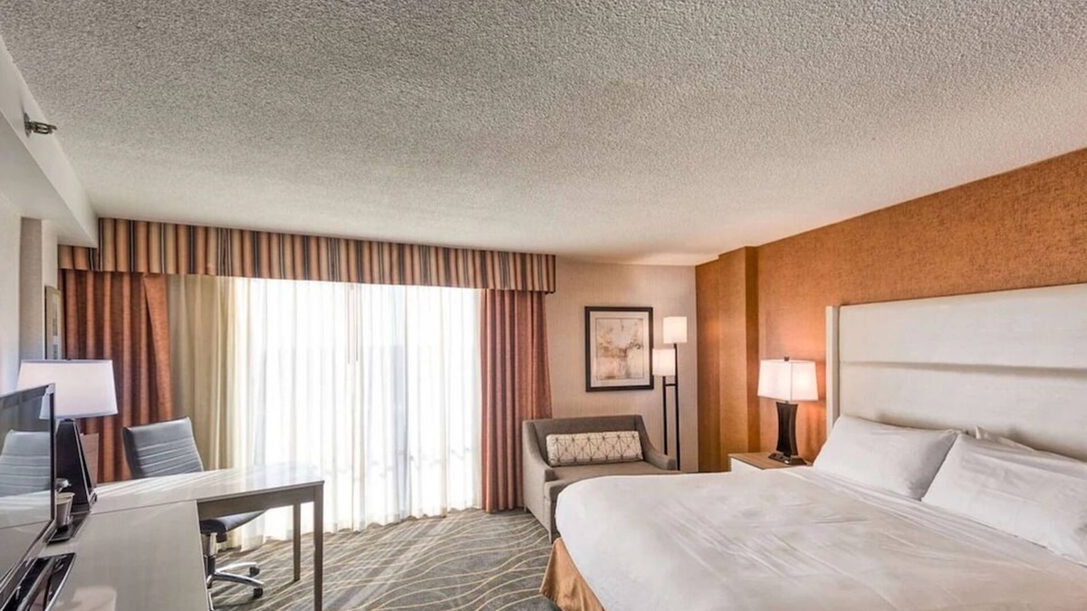 South Portland Hotel | Relaxing Portland Stay Close to Downtown | Ideal For Romantic Couple Getaway