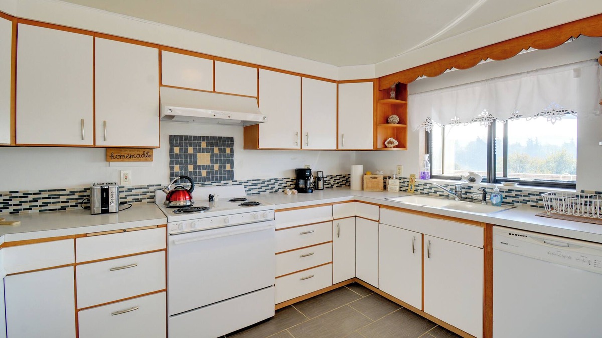 Poulsbo House | Relaxing Poulsbo Duplex w/Liberty Bay Views!