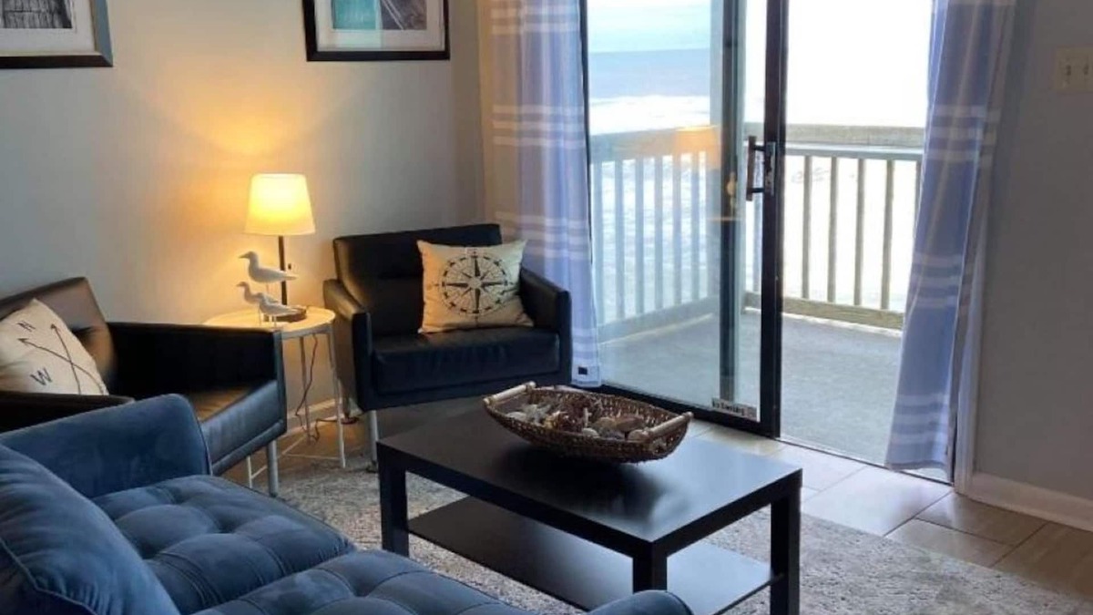 McCutcheon Field Condo | Relaxing Retreat -Ocean Front Condo