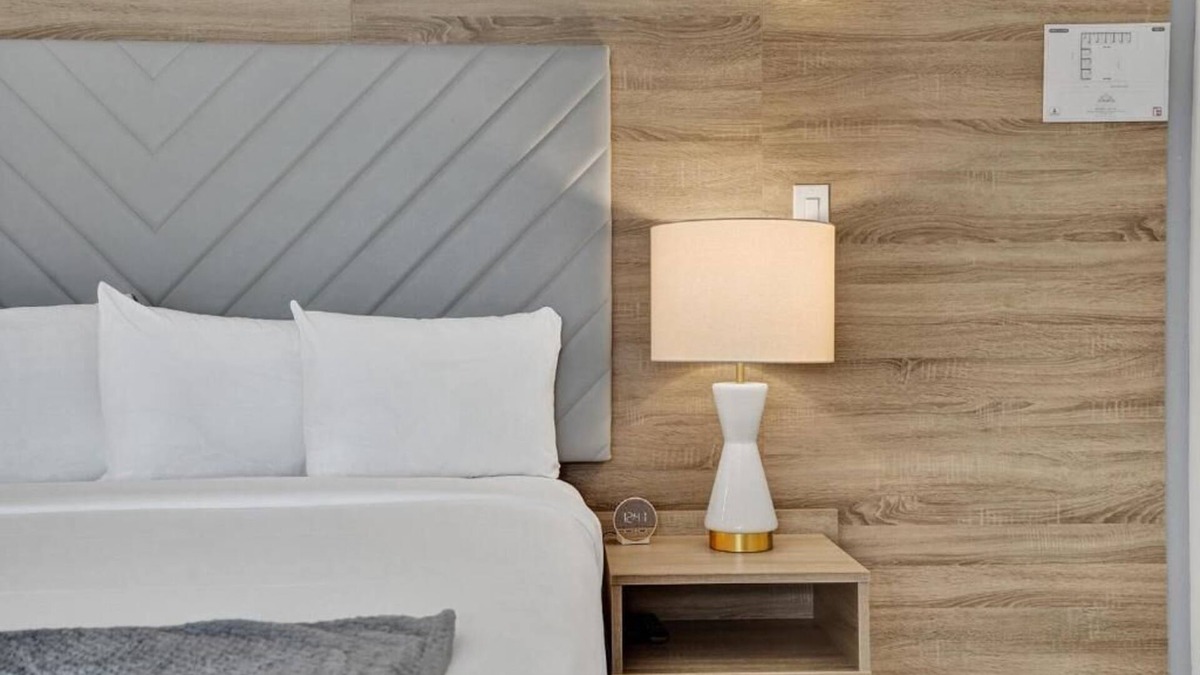 Galt Mile Hotel | Relaxing Retreat with Onsite Pool | 2 Suites Near Downtown Attractions