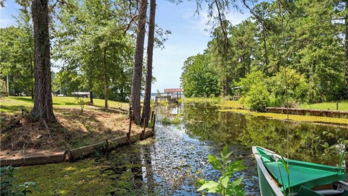 Leesville House | Relaxing Retreat on the lake with private spa pool!