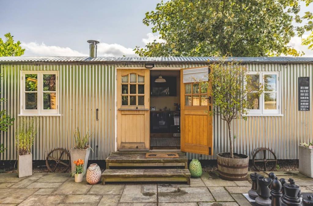 Maidenhead Apartment | Relaxing Retreat - The Shepherds Hut - Hot Tub