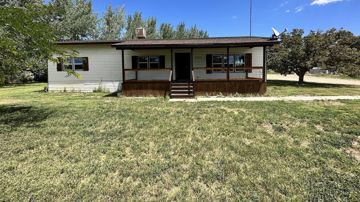 Duchesne House | Relaxing River House right on the Duchesne river