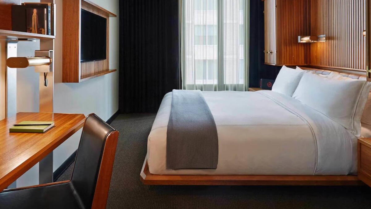 Central Park South Hotel | Relaxing Room w/Rooftop Bar Views in Midtown Manhattan – 2 Blocks to Park
