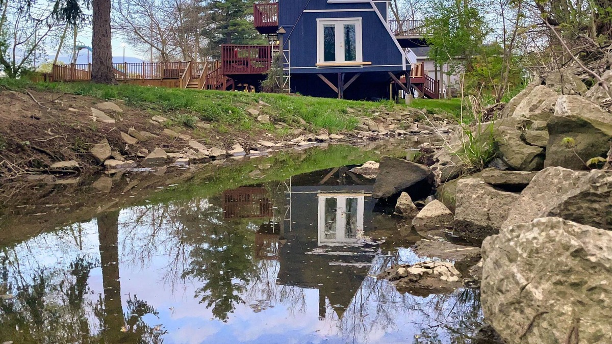 Findlay Ski Chalet | Relaxing Scenic 2-Bedroom Retreat With Private Hot Tub