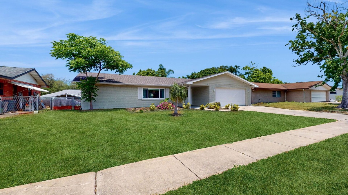 Port Orange House | Relaxing, single-level home with a sunroom, large yard, central AC, & fast WiFi