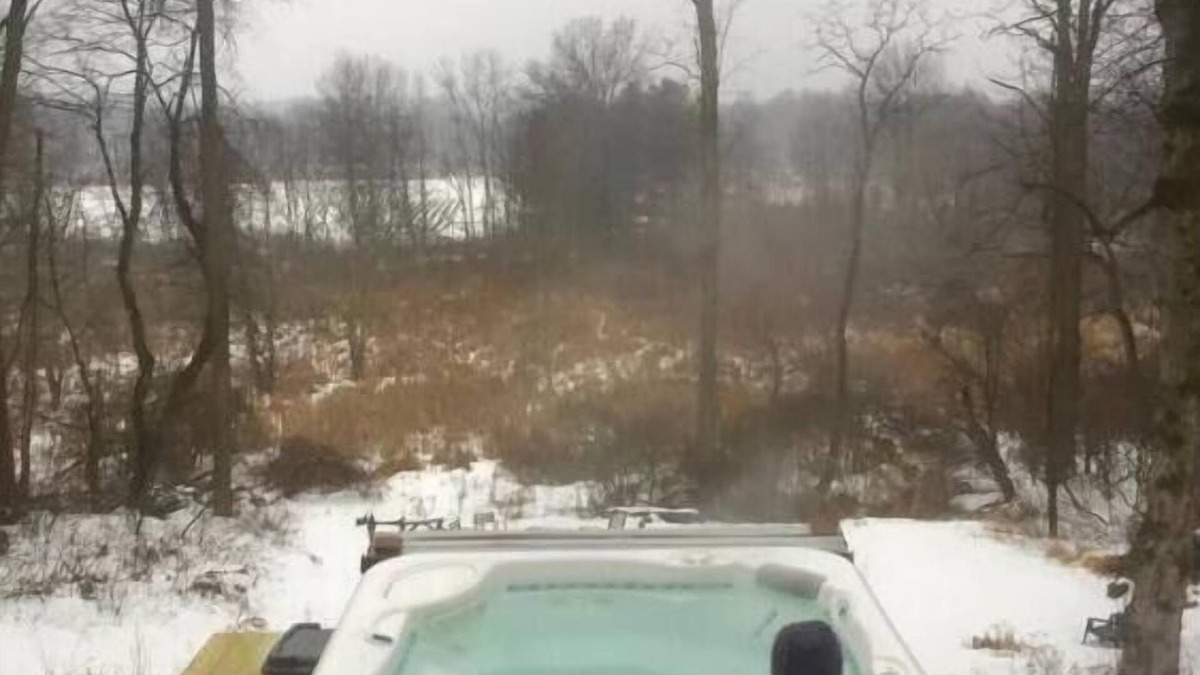 New Paltz Apartment | Relaxing Spa Retreat, Outdoor Hot Tub & Sauna, Gorgeous View, Walk to Village
