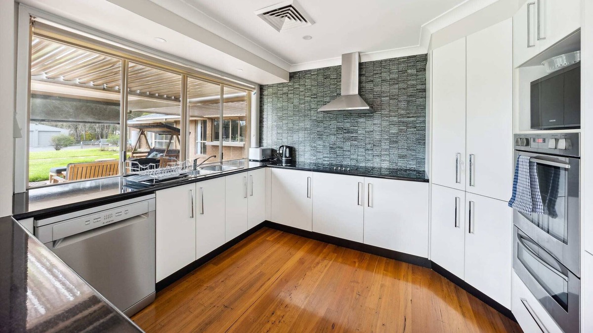 Oakville Apartment | Relaxing, Spacious 3BR Getaway Retreat