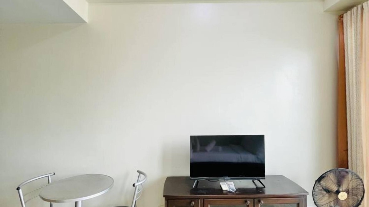 Iloilo Apartment | Relaxing Stay with Pool & Fitness Access