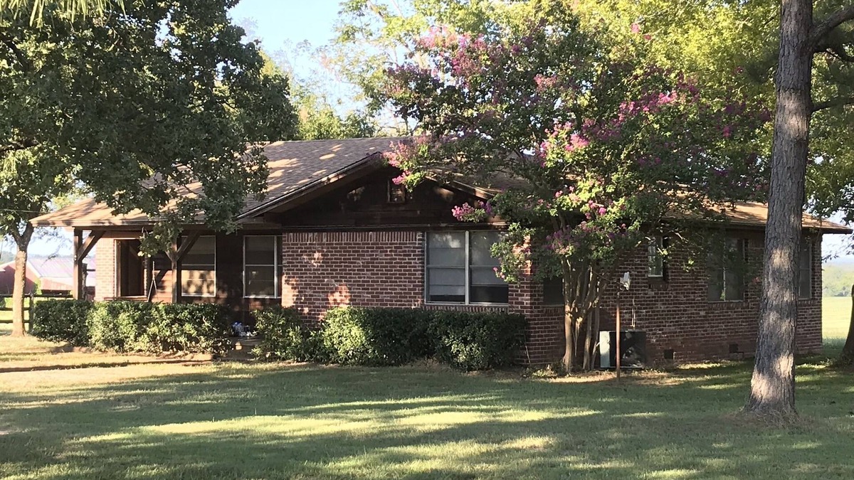 Antlers House | Relaxing three bedroom house on our working cattle ranch just outside city limit