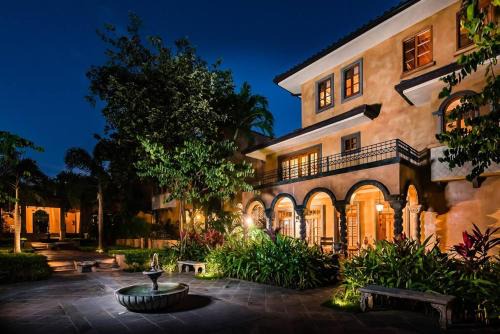 Playa Langosta House | Relaxing Tropical Villa Near The Beach