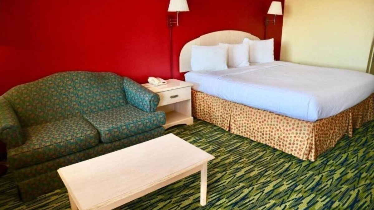 Andrews Hotel | Relaxing Unit in Andrews – King Bed and Parking Access