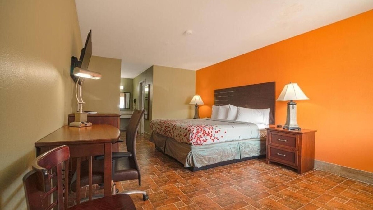 Aransas Pass Hotel | Relaxing Unit w/Pool Access Near Port Aransas Nature Preserve