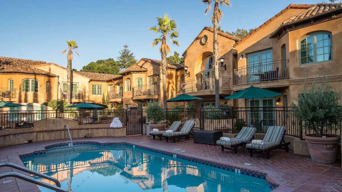 Los Gatos Hotel | Relaxing Unit with Outdoor Pool, Balcony & Free Parking, Near Downtown