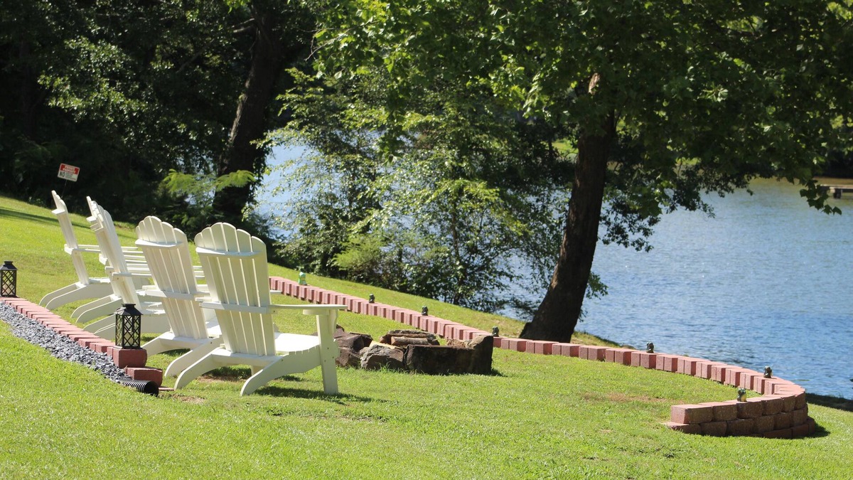 Childersburg Cottage | Relaxing Waterfront cottage with boat launch and kayaks. Close to town.