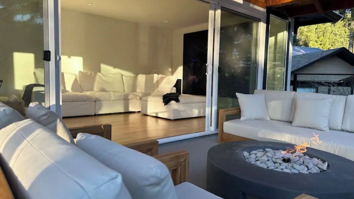 Youbou House | Relaxing Youbou lake house retreat w/hot tub + outdoor fire pit