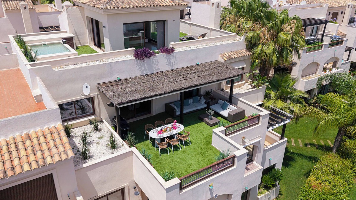 Marbella Apartment | RELISH THIS TOP NOTCH, GENEROUS DUPLEX WITH HEATED POOL IN PRIVATE SOLARIUM
