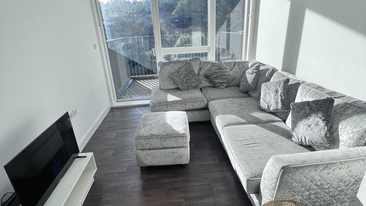 Ladywell Apartment | Remarkable 1-Bed Apartment in London with balcony