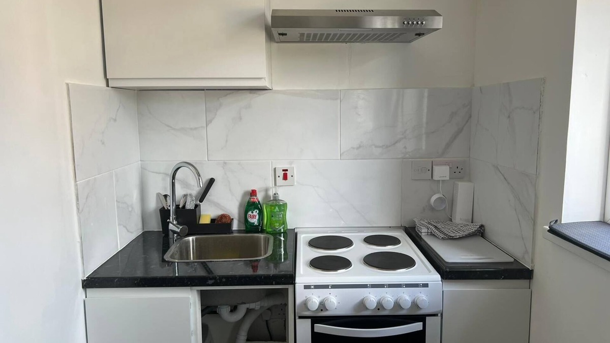 Cranbrook Apartment | Remarkable 1-bed Studio Apartment in Redbridge