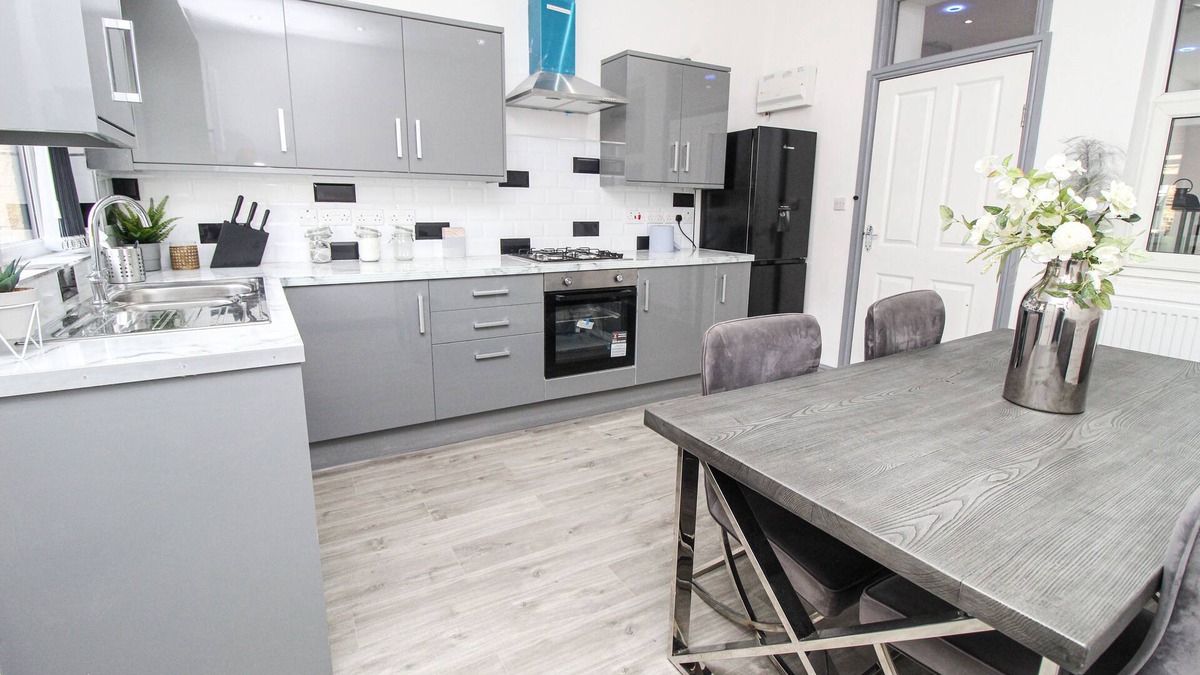 Bradford House | Remarkable 4-bed House in Bradford