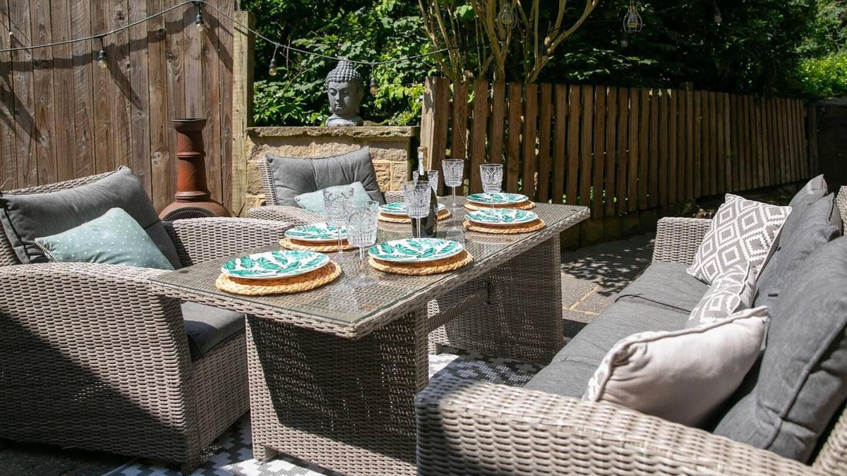 Yeadon House | Remarkable 4-bed House Near Leeds Airport