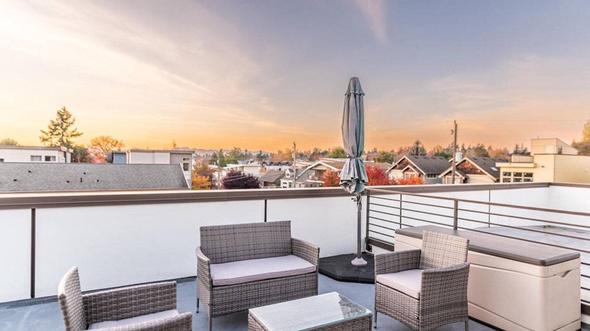 Ballard House | Remarkable Ballard 1BR w/Parking, nr Boutiques & Food, by Blueground